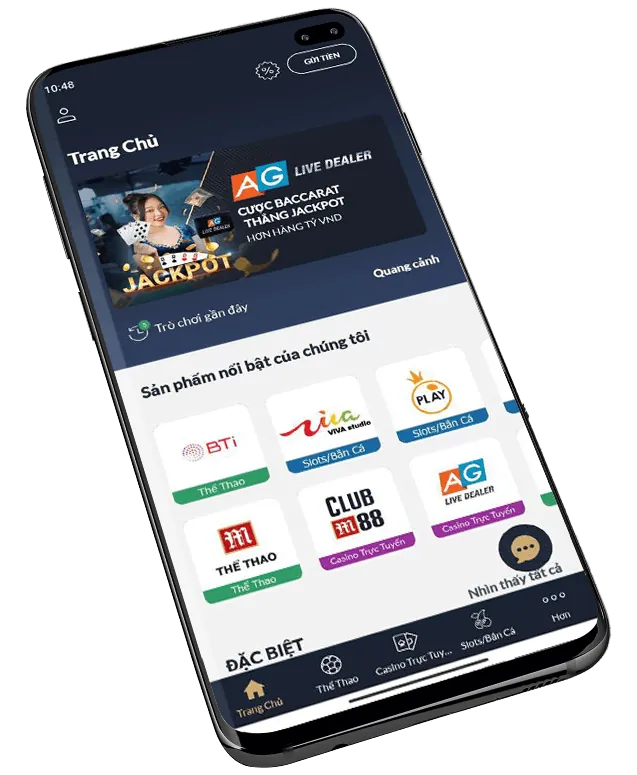 Hình ảnh nhân viên hỗ trợ khách hàng thân thiện với tai nghe, biểu thị dịch vụ 24/7 của i9bet141 nhà cái